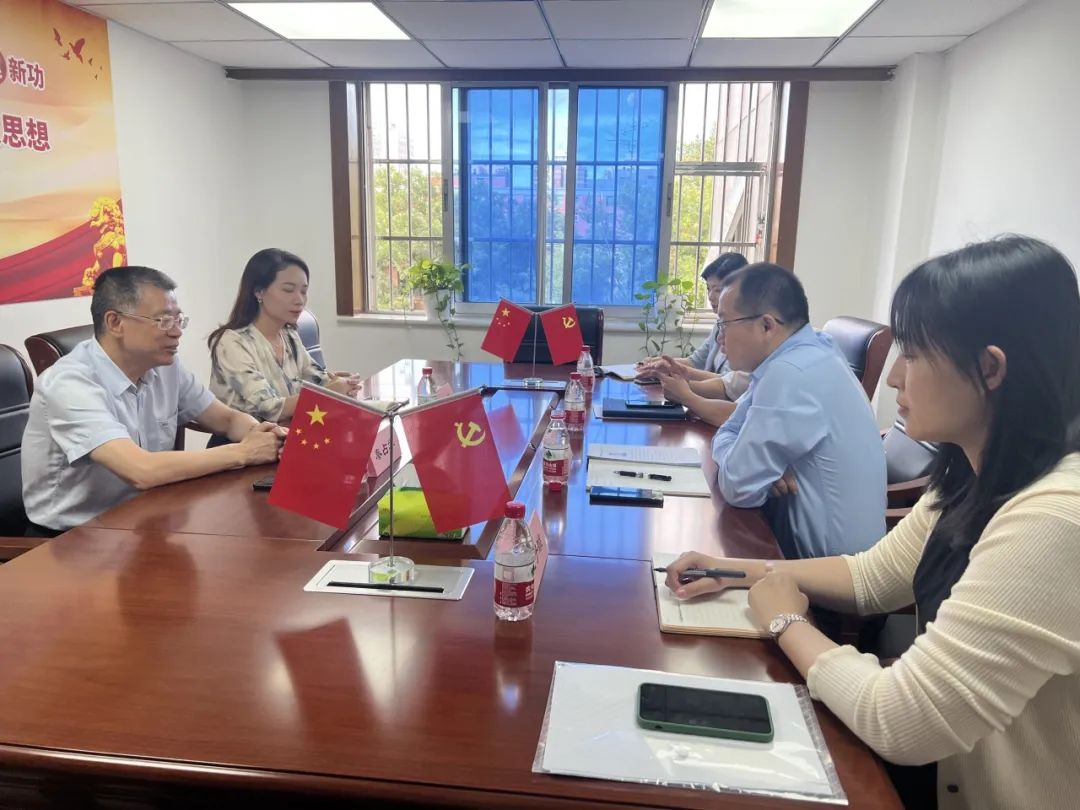 中国工商银行总行牡丹卡中心石海龙副总裁一行到访中国建筑材料流通协会